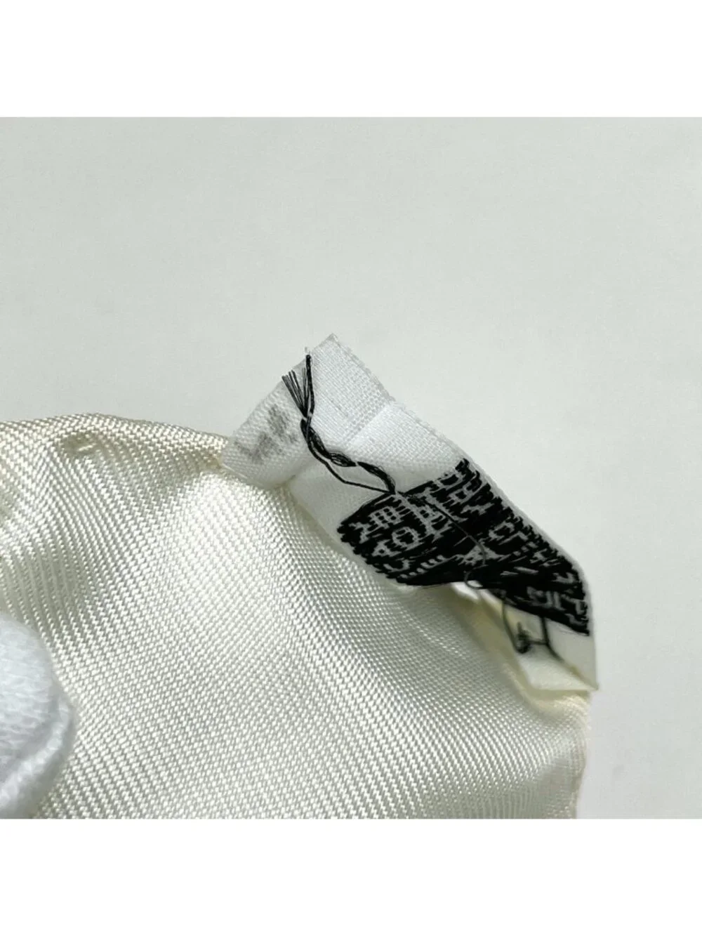 Hermes Carre 90 Au Bord de L'eau Jade Bird Scarf Silk White Blue - Picture 3 of 5